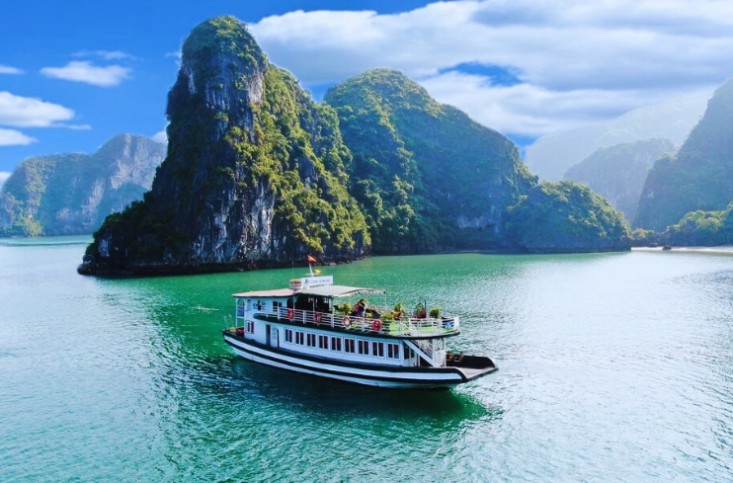 Cong Day Cruise Halong Bay